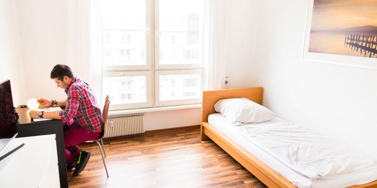 ESL languages shared apartment with locals WG Alpadia Berlin