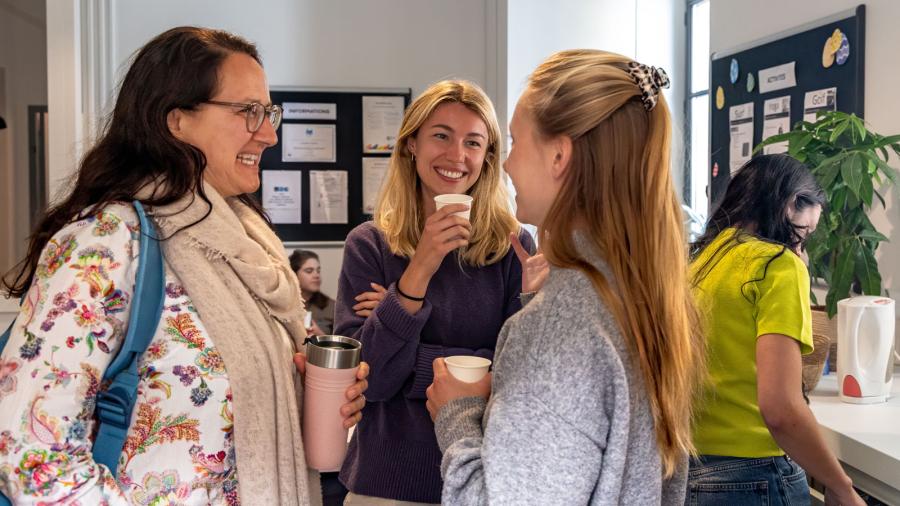 ESL Languages France Langue Biarritz students