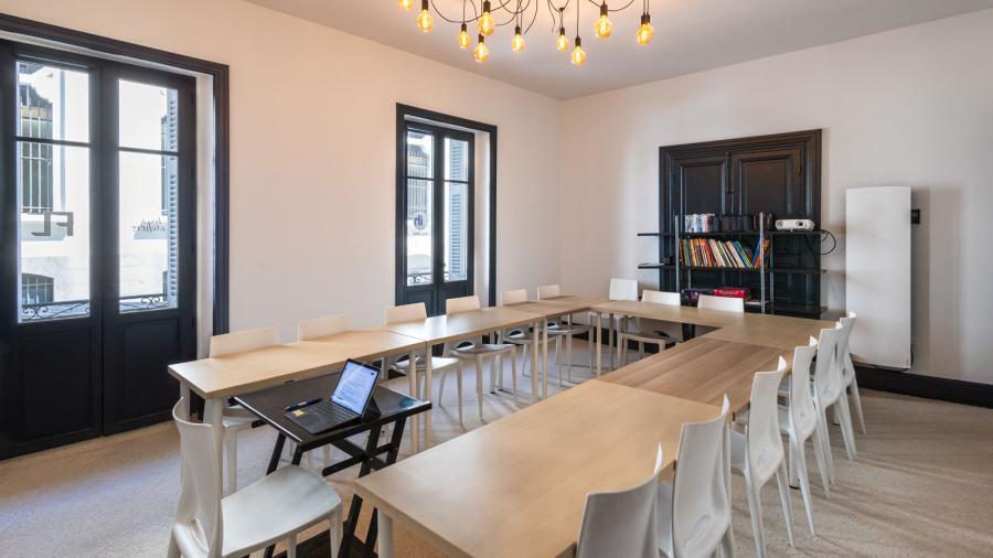 ESL Languages France Langue Biarritz classroom