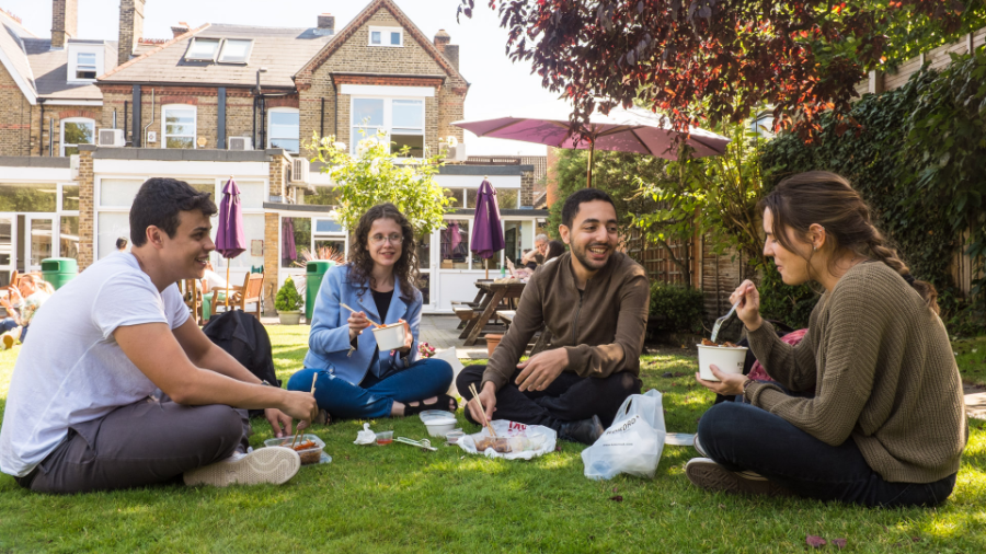 Wimbledon School of English School Garden ESL Languages