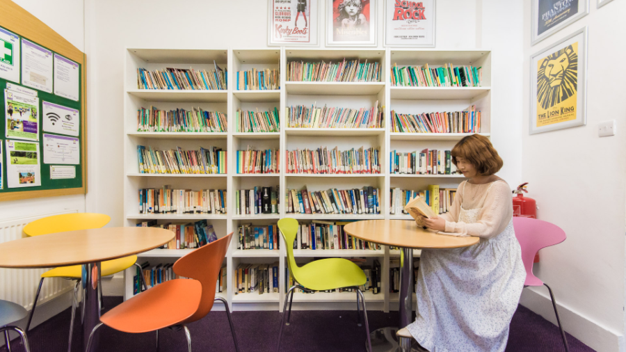 Wimbledon School of English Library ESL Languages